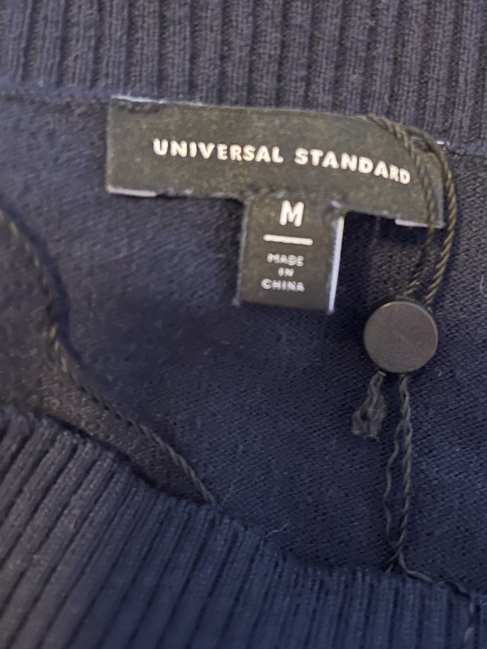 Universal Standard Navy V-Neck Sweater Medium (18-39) Relaxed Fit Knit Top Plus - Picture 4 of 6